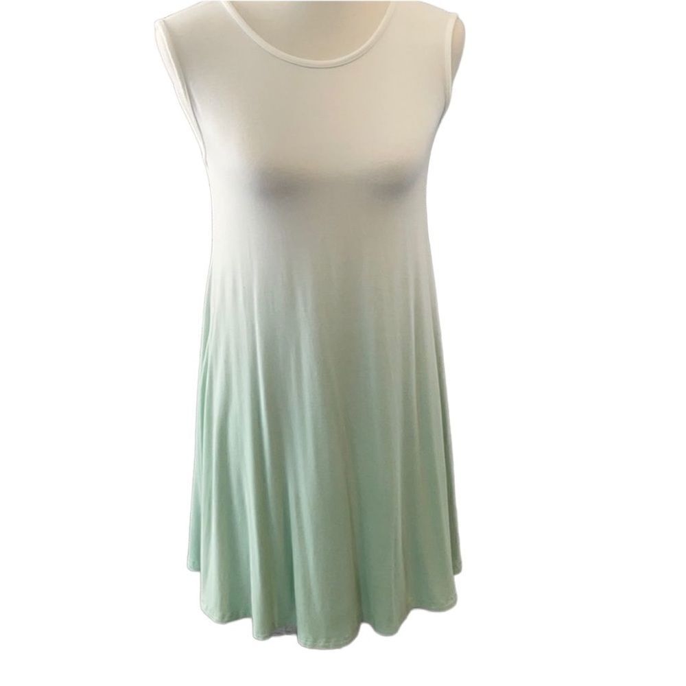 🍃 Alpha Green Ombre Dress from Francesca’s - Size Small